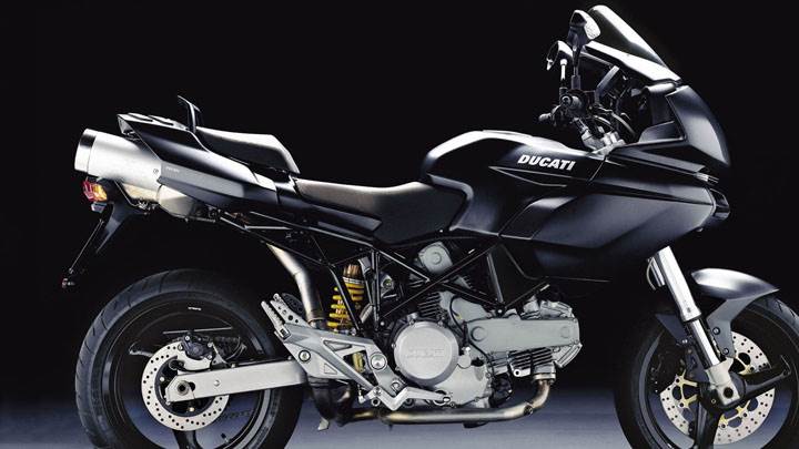 Side Pose of Ducati Multistrada 620 2005 in Black